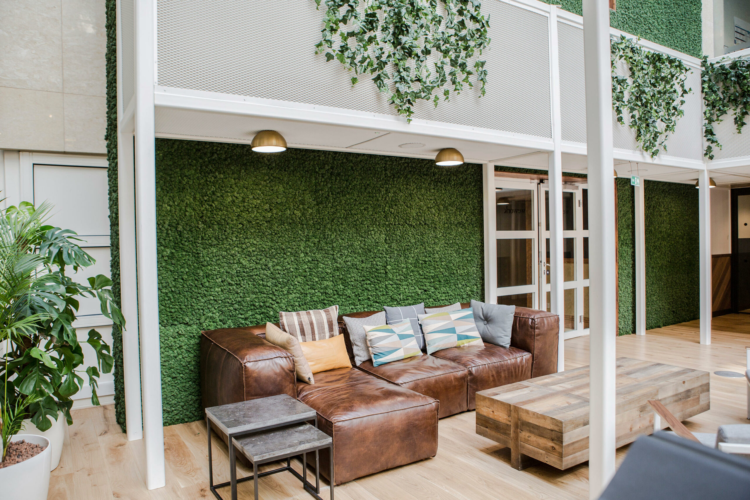 2.2.1 Rendiermos Moswanden. Kleurrijke kantoor decors en innovatieve vergroening en natuurlijke kunst. 7 scaled